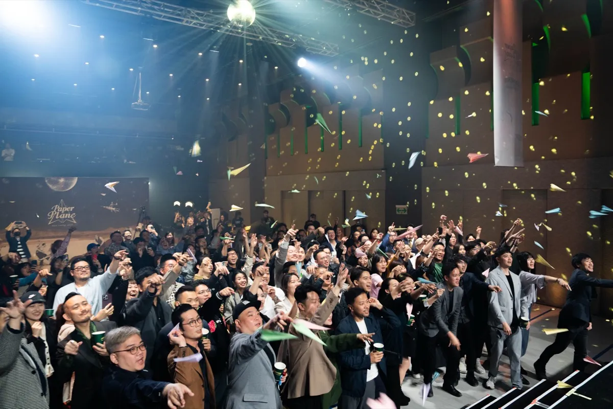 群眾紙飛機派對